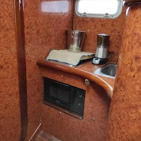 Boat Cardeli *