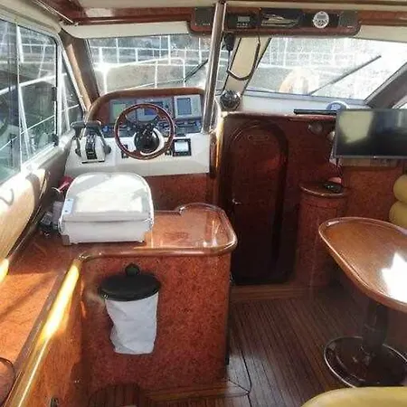 Hotel en barco Boat Cardeli Gijón