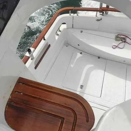 Hotel en barco Boat Cardeli