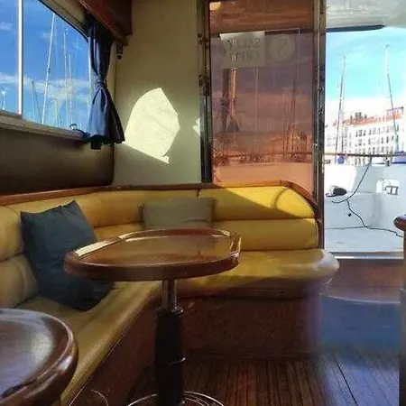 Hotel en barco Boat Cardeli