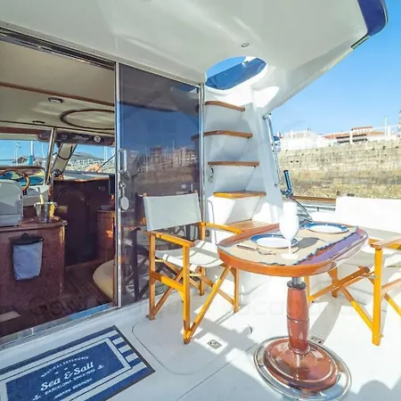 Hotel en barco Boat Cardeli