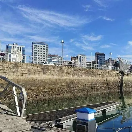 Botel Boat Cardeli Gijón