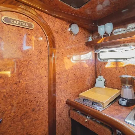 Botel Boat Cardeli