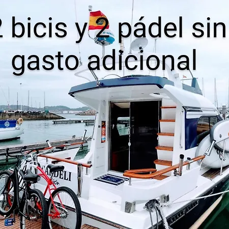 Boat Cardeli Botel Gijón
